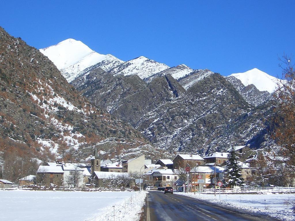 Hostal Montana Alins Exterior photo
